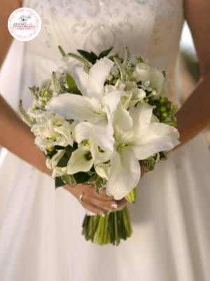 Bó hoa ly trắng ngày cưới